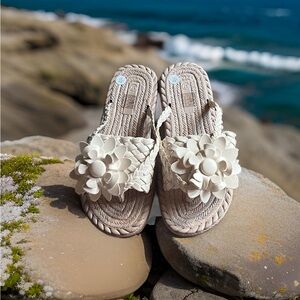 Women’s Decorated Floral Sandals/Flipflops